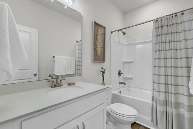 Beautifully maintained and showing like new, this home offers - photo 18