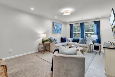 Beautifully maintained and showing like new, this home offers - photo 21