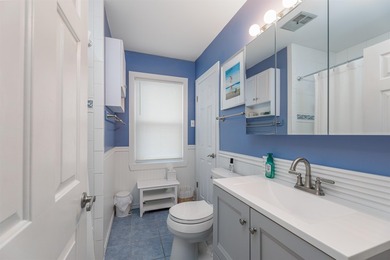 Outstanding Bay Views! Classic Avalon opportunity just blocks - photo 26