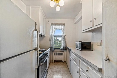 Welcome to this bright and inviting 2-bedroom, 1-bath co-op in - photo 7