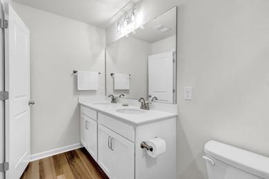 Beautifully maintained and showing like new, this home offers - photo 31