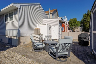 Outstanding Bay Views! Classic Avalon opportunity just blocks - photo 32