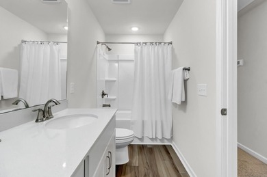Beautifully maintained and showing like new, this home offers - photo 32