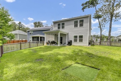 Beautifully maintained and showing like new, this home offers - photo 38