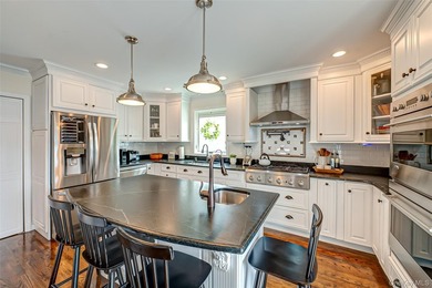 Welcome to this beautifully updated Colonial in the heart of - photo 10