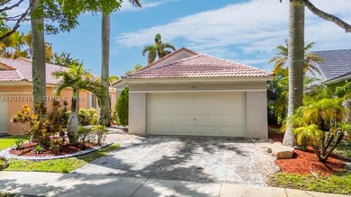 Beautifully maintained 3-bedroom, 2-bathroom home located in an - photo 1