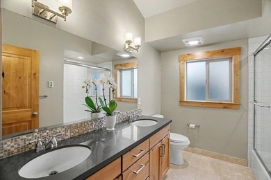 This is mountain luxury at its finest. Impeccably maintained - photo 14