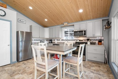 WATERFRONT HOME - PINE ISLAND COVE! If you're looking for a - photo 9