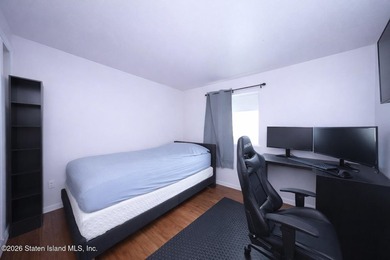 Welcome to 32 Amanda Ct, a spacious townhouse located in the - photo 11