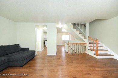 Welcome to 32 Amanda Ct, a spacious townhouse located in the - photo 13