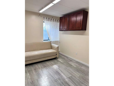 It's a rare spacious office in Flushing, featuring 912sqft of - photo 4