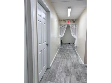 It's a rare spacious office in Flushing, featuring 912sqft of - photo 7