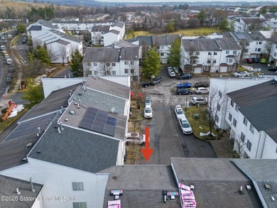 Welcome to 32 Amanda Ct, a spacious townhouse located in the - photo 17