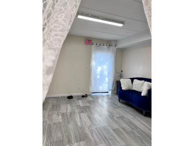 It's a rare spacious office in Flushing, featuring 912sqft of - photo 8