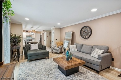 Beautifully updated Classic Colonial set on a quiet cul-de-sac - photo 19
