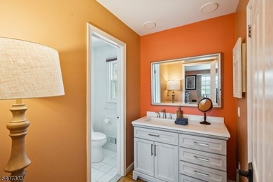 Beautifully updated Classic Colonial set on a quiet cul-de-sac - photo 22