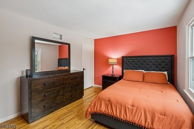 Beautifully updated Classic Colonial set on a quiet cul-de-sac - photo 29