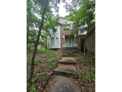 Maceday Lake Home For Sale in Waterford Michigan