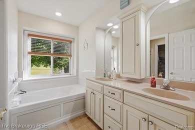 Welcome to one of Woodridge Farms' most desirable locations! - photo 31