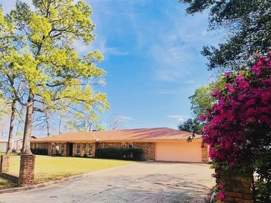 WATERFRONT traditional brick ranch home located on Palo Gaucho - photo 2