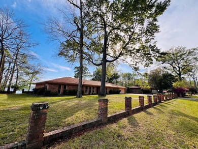 WATERFRONT traditional brick ranch home located on Palo Gaucho - photo 3