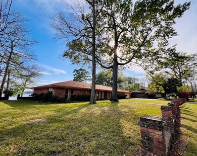 WATERFRONT traditional brick ranch home located on Palo Gaucho - photo 4