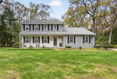 Rare Find! This beautiful 3br/2ba Colonial on Pine Hill Rd, a - photo 2