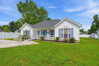 Located in the heart of Conway, this charming 4 bedroom, 2 and 1 - photo 2