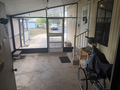 Welcome to this 2 Bedroom / 2 Bath *Rare* Cul-De-Sac location - photo 33