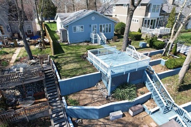 LAKEFRONT LIVING AT ITS BEST! THIS 3 BED, 1 BATH PROPERTY OFFERS - photo 3