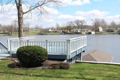 LAKEFRONT LIVING AT ITS BEST! THIS 3 BED, 1 BATH PROPERTY OFFERS - photo 5