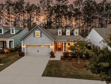 Rare opportunity to live on a wooded lot leading into a private - photo 3