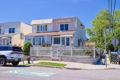 beautiful renovated One family home in the heart of bayside - photo 1