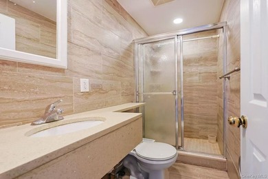 beautiful renovated One family home in the heart of bayside - photo 4