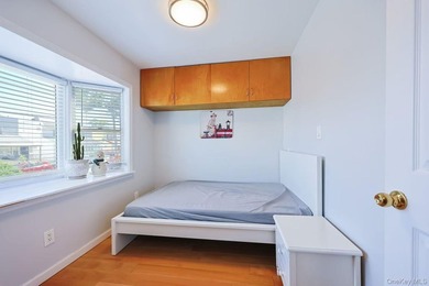 beautiful renovated One family home in the heart of bayside - photo 5