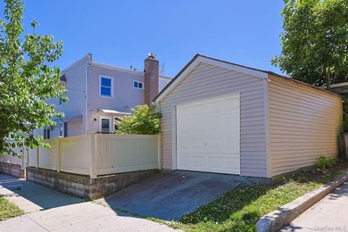 beautiful renovated One family home in the heart of bayside - photo 8