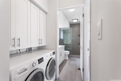 Rare opportunity to own a spacious penthouse 1-bedroom, 1-bath - photo 4