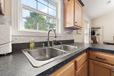 Lakefront living on Lake Cumberland with room for everyone and - photo 9