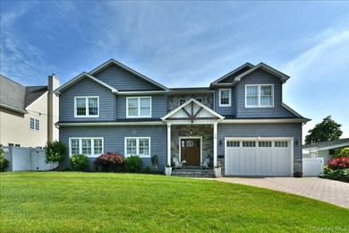 Welcome To 28 Red Oak Place In Massapequa! This Beautifully - photo 2