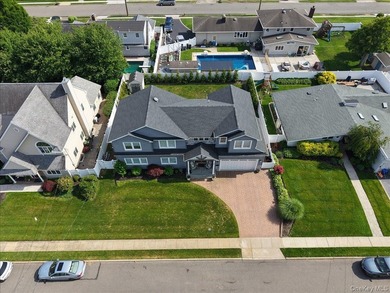 Welcome To 28 Red Oak Place In Massapequa! This Beautifully - photo 5