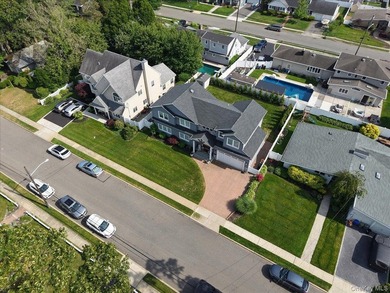 Welcome To 28 Red Oak Place In Massapequa! This Beautifully - photo 6