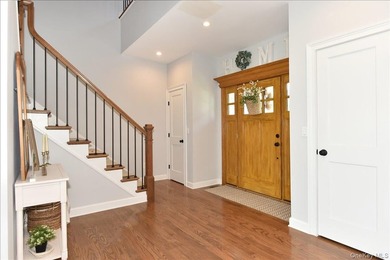 Welcome To 28 Red Oak Place In Massapequa! This Beautifully - photo 9