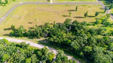 Own Your Slice of Paradise on Lake Sam Rayburn Welcome to a rare - photo 4