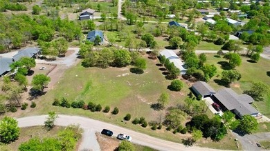 Grab your golf cart and let's go! This half-acre lot in Duchess - photo 3