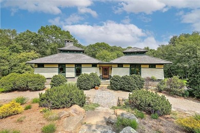 This custom-built Contemporary home designed by the world-famous - photo 2
