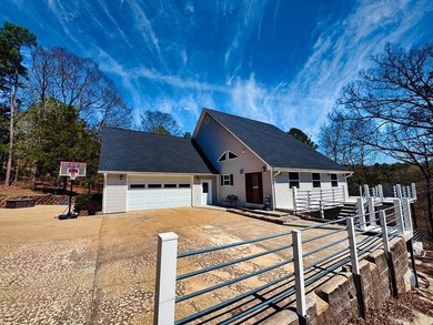 3,400+/- 4 BEDROOM, 3 BATH LAKEFRONT HOME WITH 2 BOAT SLIPS WITH - photo 4