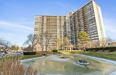Welcome to this desirable 15th-floor Studio apartment located in - photo 1