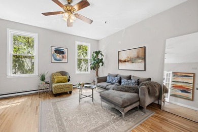 Set in one of the most coveted locations in the heart of - photo 3