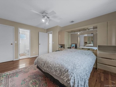 Beautiful Center Hall Colonial on Private Cul-de-Sac in Kings - photo 11