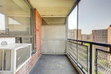 Sun-Splashed High-Floor Retreat: Pristine Studio Co-op in - photo 14